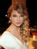 taylorswifthairstyles_sidesweptcurlyhair.jpg