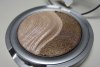 09.02.2013-essence-3d-eyeshadow-04-irresistible-caramel-cream-offen.jpg