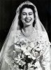 royal-wedding-dresses-queen-elizabeth-smiling_35162_600x450.jpg