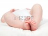 20275880-un-mese-nuovi-nati-gambe-del-piede-del-bambino-del-bambino-su-uno-sfondo-bianco.jpeg