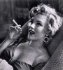 Marilyn Monroe smoking.jpg