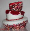 trojposchodova-kriva-torta-s-kvetinovou-aplikaciou.jpg