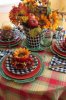 tischdeko-herbst-ideen-landhausstil-karomuster-sonnenblumen.jpg