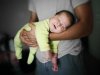 Das-Baby-aufnehmen-und-halten.jpg