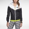 wind jacket women's 2.jpg