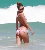 Victorias-Secret-Model-Doutzen-Kroes-Bikinis-In-Miami-4.jpg