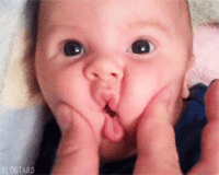 adorable-baby-gifs-blogtard-1_vyhtxt.gif