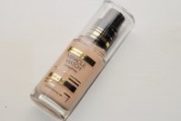 max-factor-miracle-match-foundation-review-swatches.jpg