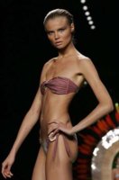 anorexic-model-runway.jpg