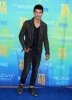 Taylor+Lautner+2011+Teen+Choice+Awards+Arrivals+NWWDVgw82xsl.jpg