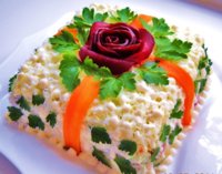 christmas-themed-food-salad-ideas-gift-form-parsley-beetroot-rose.jpg