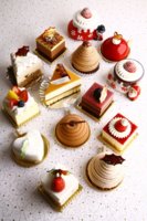 11af72cab92955c3093dfd687edb5262--mini-pastries-french-pastries.jpg