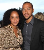 jesse-williams-et-sa-femme-aryn-drake-lee-sur-tapis-rouge_122354_w620.jpg