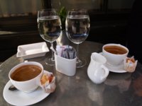Coffee_in_Nice_cafe_biscuit_verre_deau.jpg