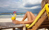 woman-cocktail-beach-20127659.jpg