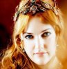 Meryem-Uzerli-Foto_raflar_.jpg