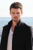 Daniel-Saving-Hope-Photocall-MIPCOM-2012-October-08-2012-daniel-gillies-32809184-533-800.jpg