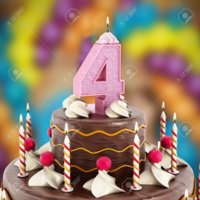 33555713-torta-de-cumpleaños-con-el-número-4-vela-encendida-.jpg