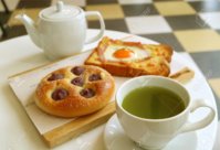124742361-delicious-breakfast-of-hot-green-tea-with-baked-toast-and-bun.jpg