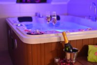 Hot-tub-with-lights-at-night-nov15.jpg