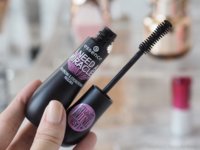 Essence I need a Miracle Volumizing & Strengthening Mascara (2).JPG