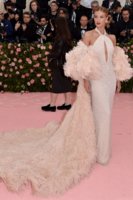 met-gala-best-dressed-rosie-hw-1557217934.jpg