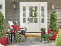 BLOG_christmas-front-porch-decorations-ideas.jpeg