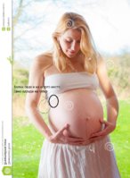 pregnant-woman-week-34-37680426.jpg