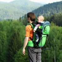 baby-carrier-dad_s.jpg