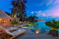 milaidhoo-maldives_compass-pool-bar-4.jpg