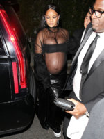 rihanna-sheer-pregnant-after-party-oscars-2022-backgrid-embed3.jpg