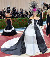 Sarah-Jessica-Parker-Wore-Christopher-John-Rogers-To-The-2022-Met-Gala.jpg