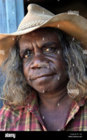northern-territory-australia-william-marranya-is-a-top-spear-maker-BHH1RJ.jpg